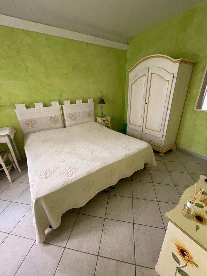 B&B Le Farfalle Palau Exteriör bild